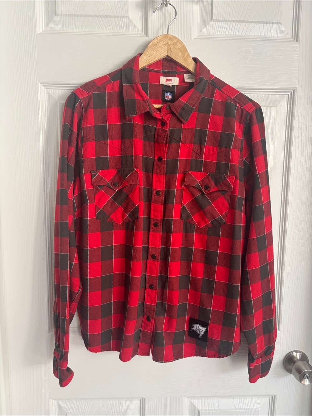 Levi’s Women’s Barstow Western Tampa Bay Buccaneers Button Up Shirt Size XXL NFL